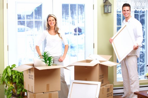 Customizable packing and unpacking services with specialized materials
